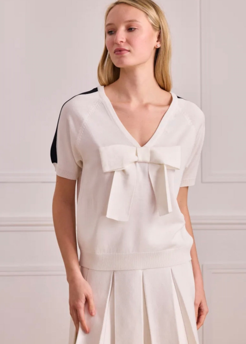 Pull Léger manche courte avec noeud de papillon