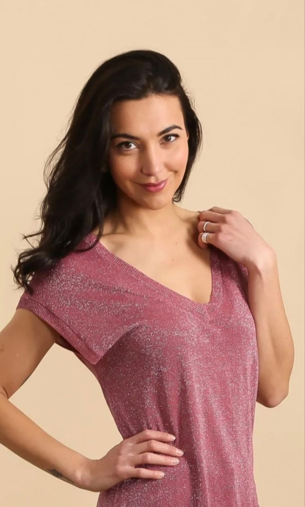 T-shirt col V framboise Vogue N°8