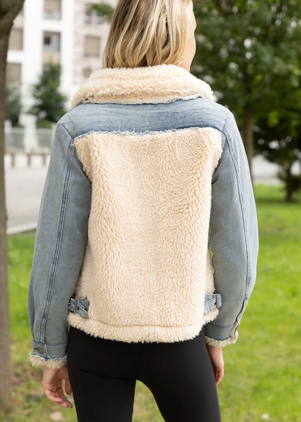 Blouson en denim FELICIE avec col en fourrure synthétique pour un look chic et confortable Ciminy