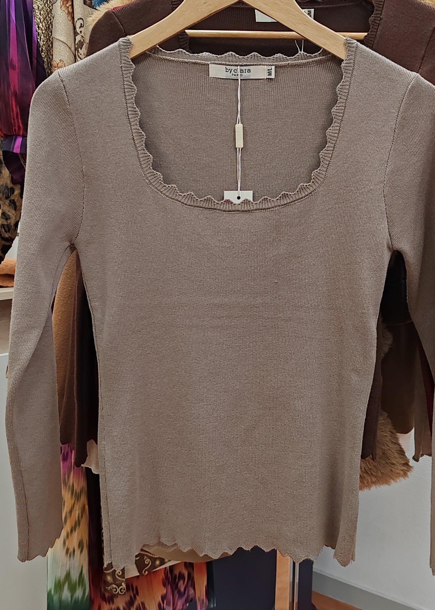 Pull en maille près du corps, col carré, Taupe