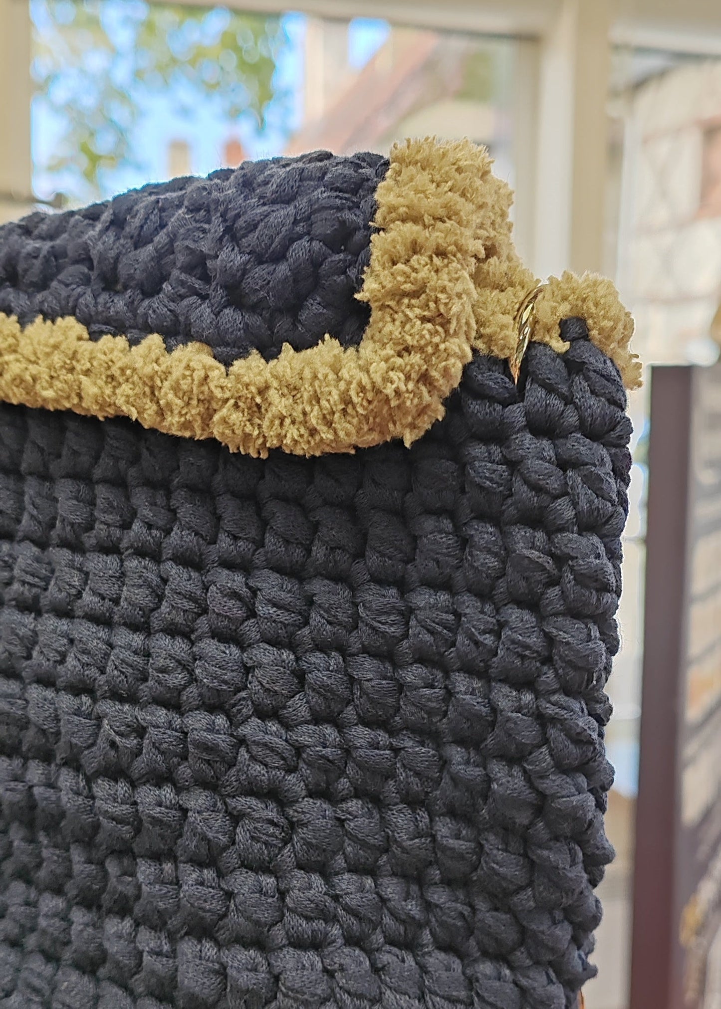 Sac à main au crochet Bleu foncé avec effet mouton Vogue N°8