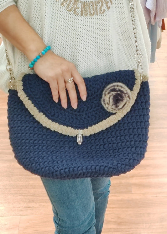 Sac à main au crochet Bleu foncé avec effet mouton Vogue N°8