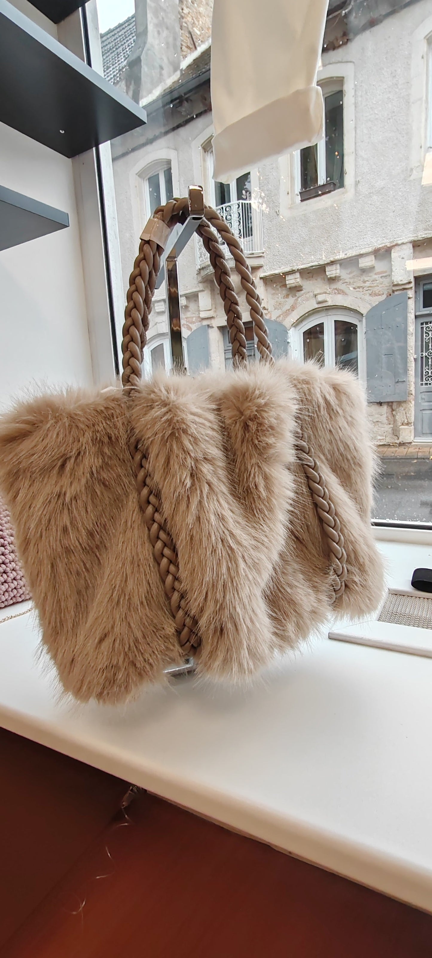Sac à main en fausse fourrure
