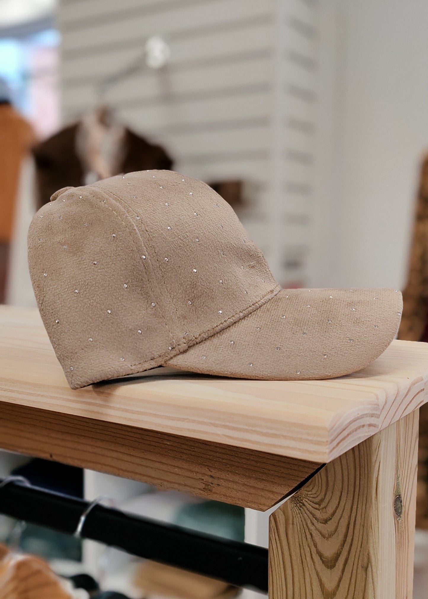 Casquette Velours Strass – Élégance et Style Brillant Orien express