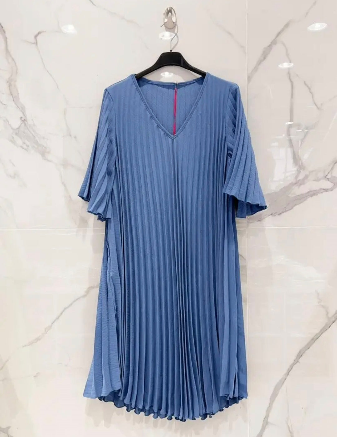 Short sleeve pleated dress for summer