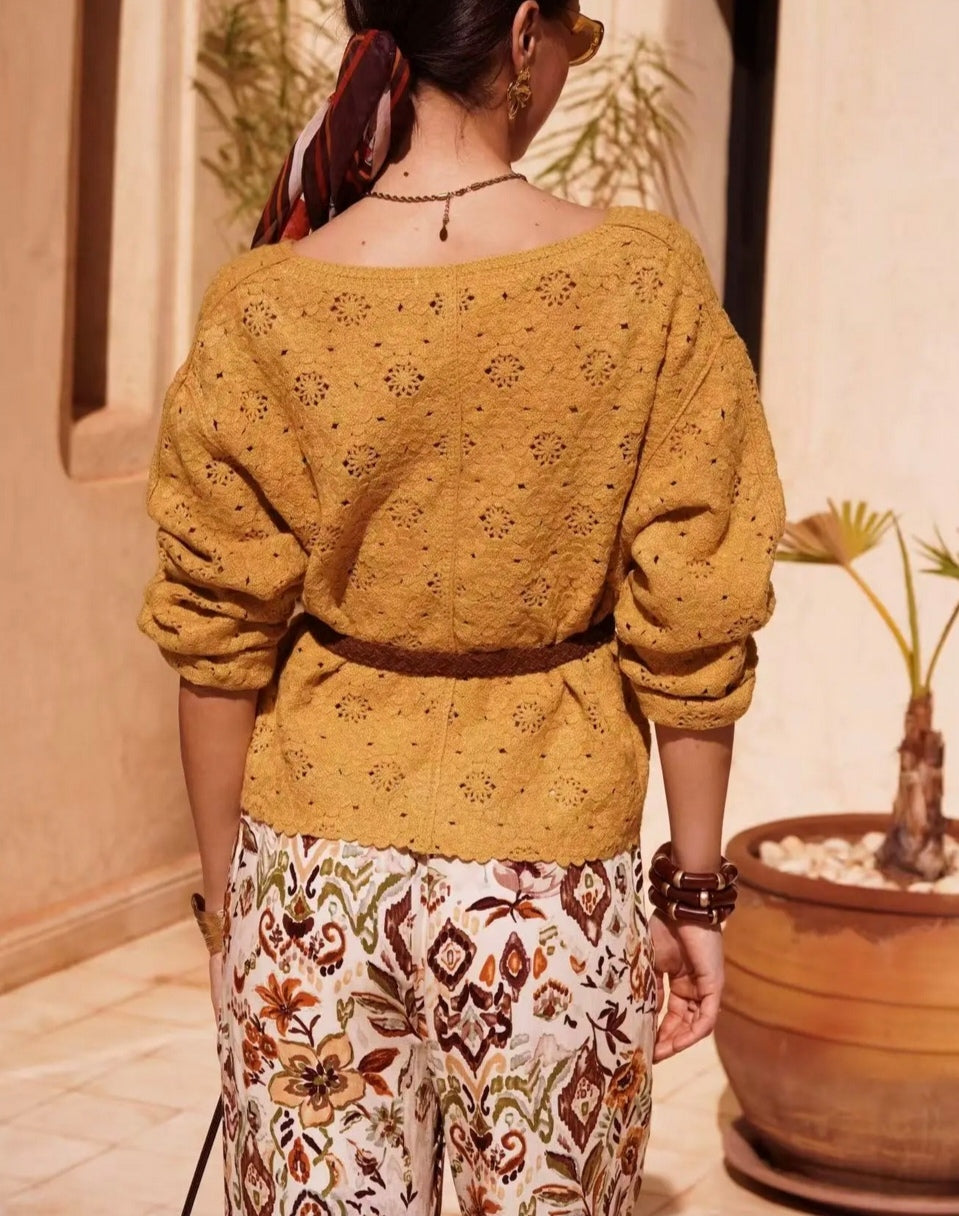 Gilet cardigan en maille Ajourée Ocre – Esprit Bohème Chic