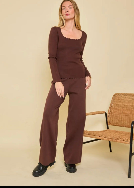 Pull en maille près du corps, col carré By Clara