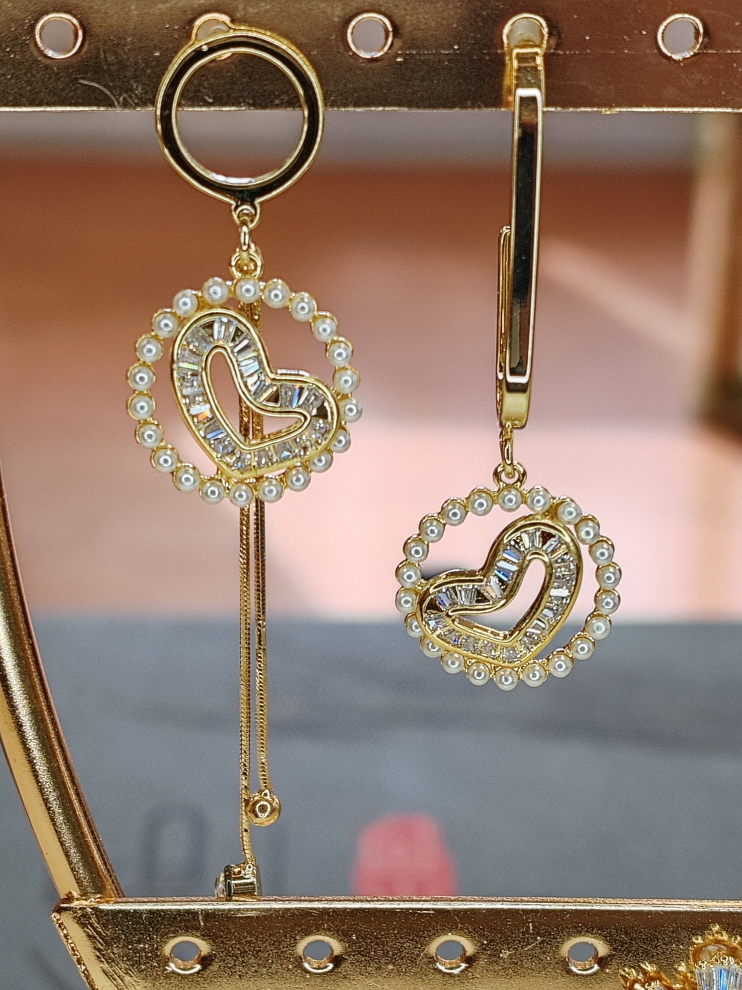 Boucles d'oreilles dépareillées et asymétriques Vogue N°8