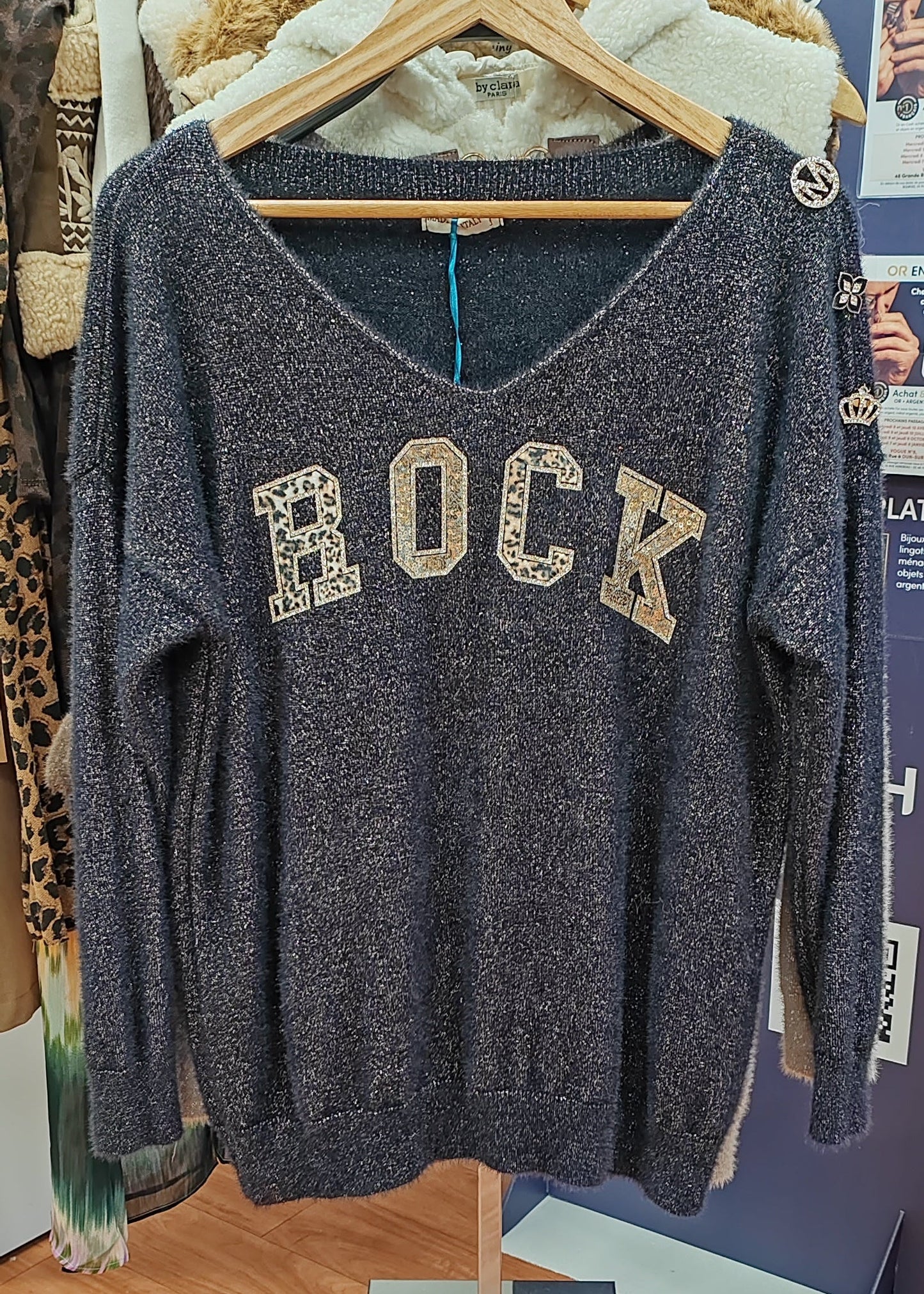 Pull brillant noir motif ROCK Vogue N°8