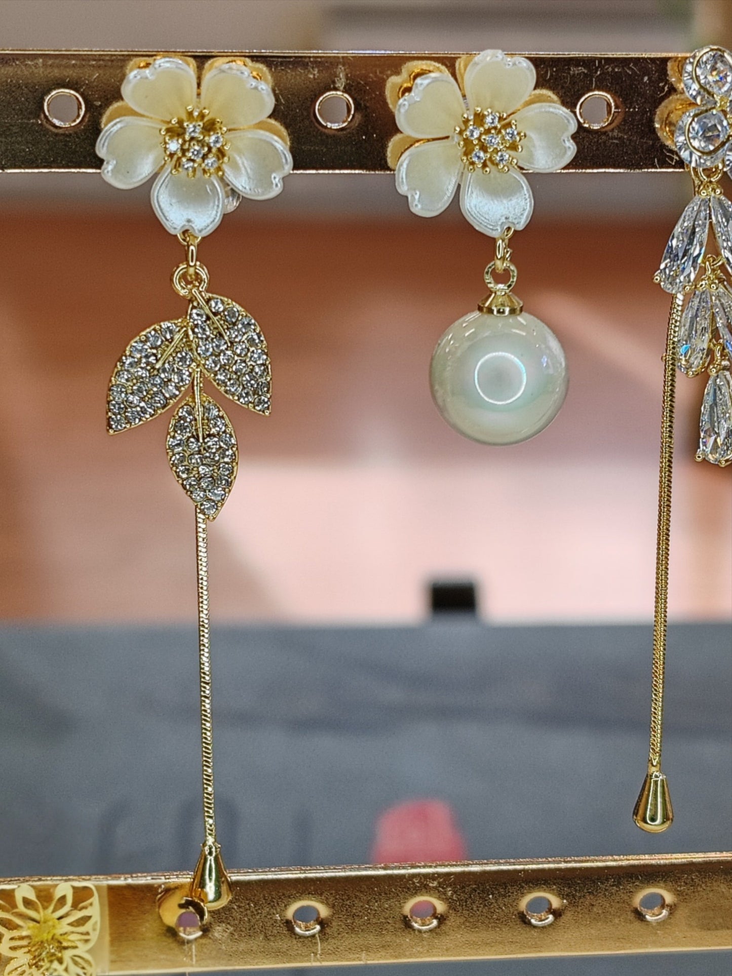 Boucles d'oreilles dépareillées et asymétriques Vogue N°8