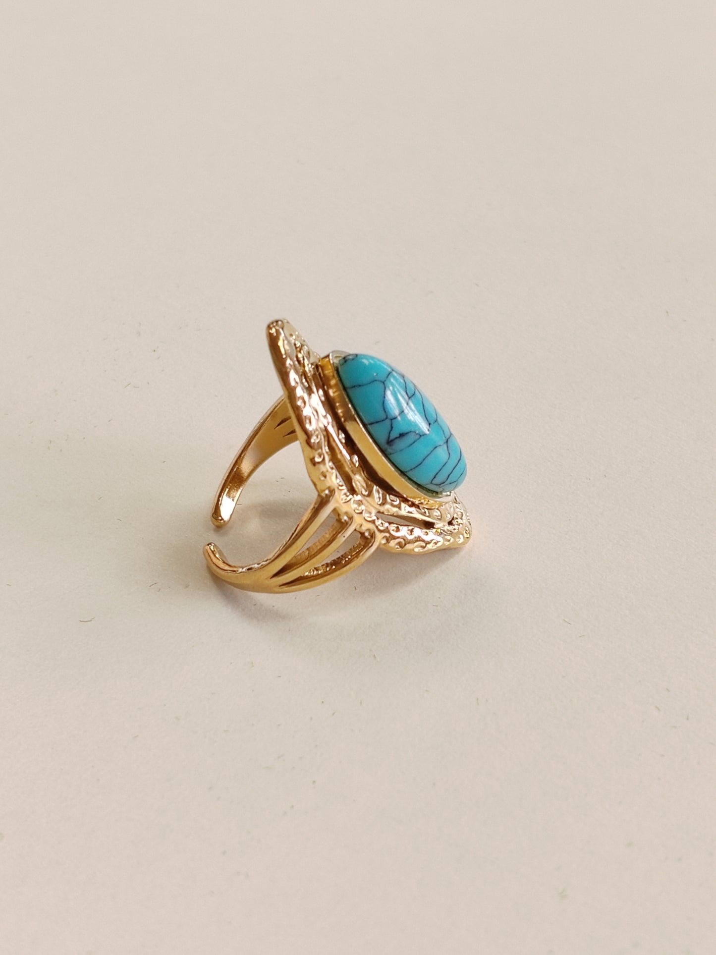 Adjustable stainless steel ring with natural stone