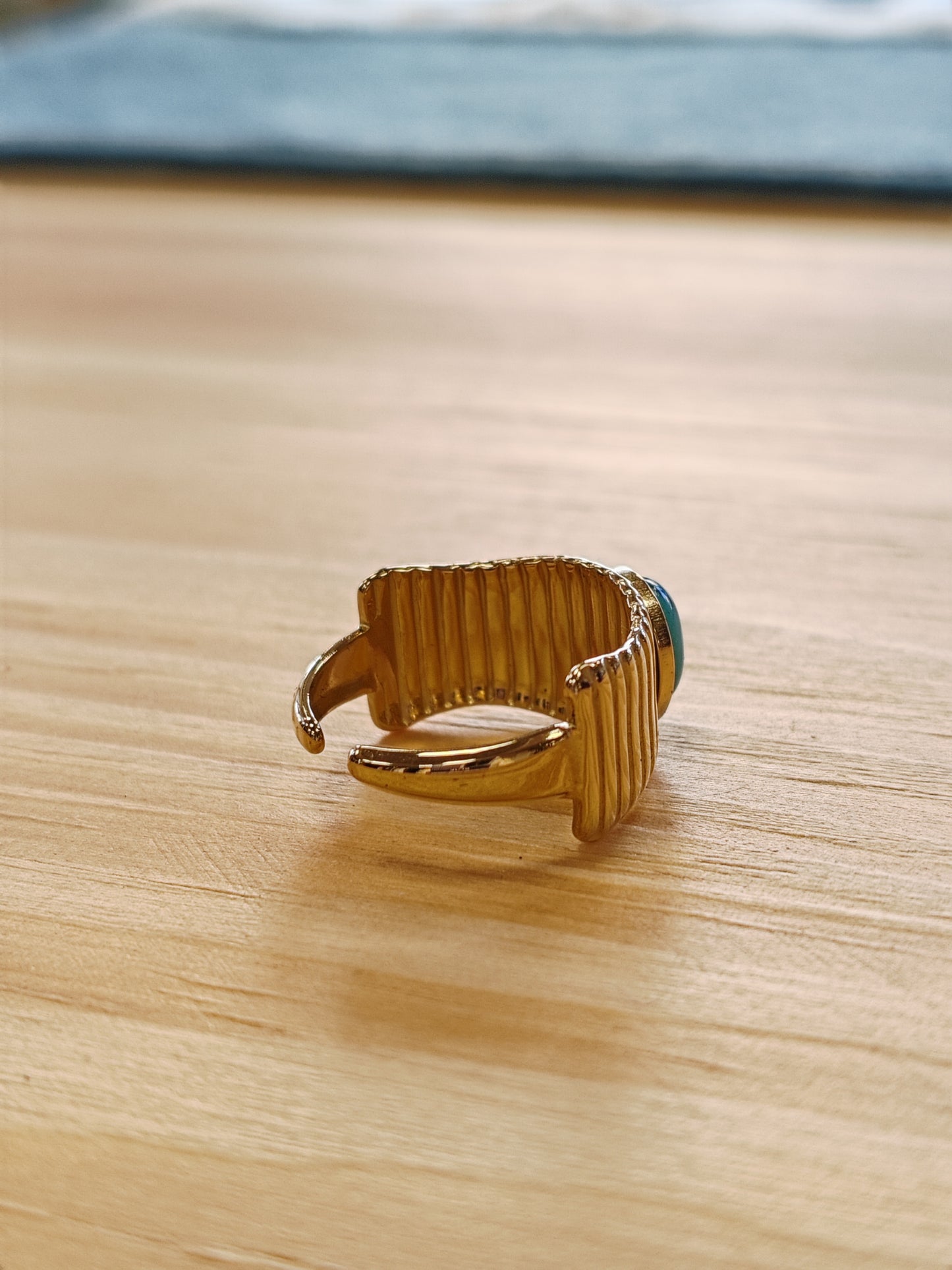 Adjustable stainless steel ring with natural stone