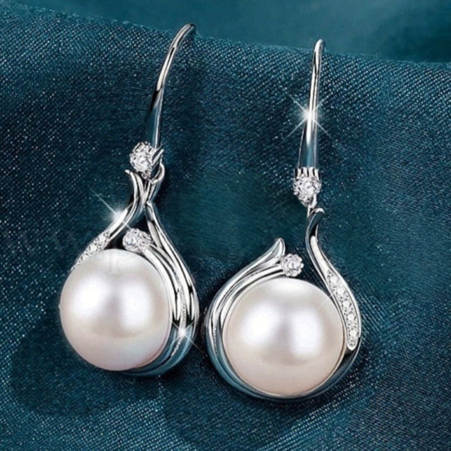 Bijoux pour la fête des mères : 925 boucle d'oreille pendante en argent sterling avec micro-pavé de zircones cubiques transparentes, avec perle d'eau douce naturelle Vogue N°8