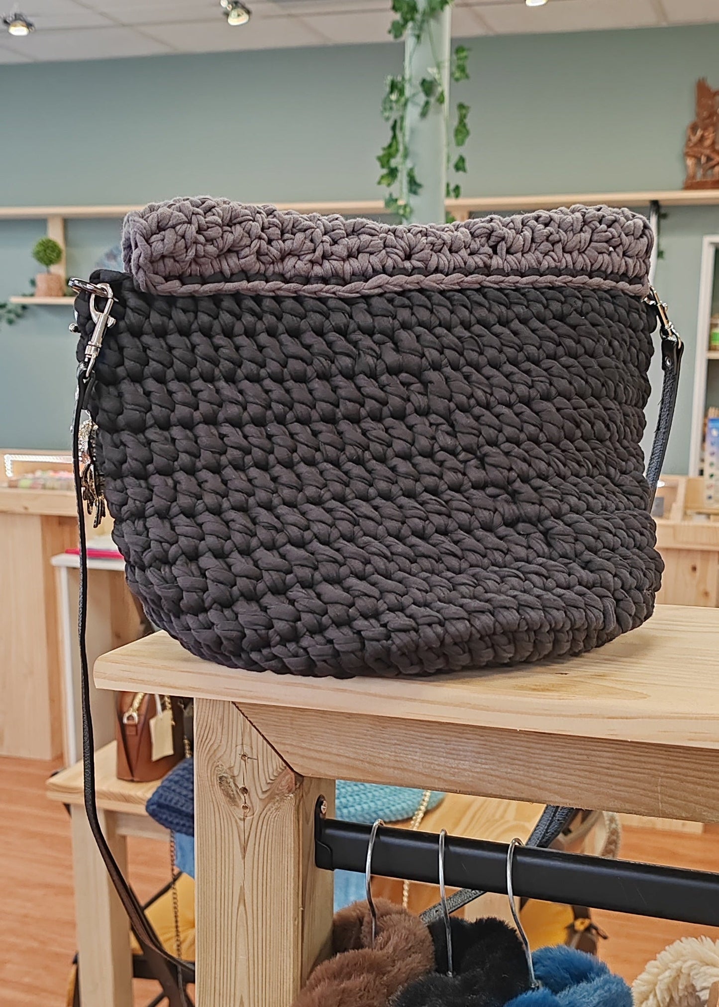 Sac à main au crochet Noir & Gris Vogue N°8