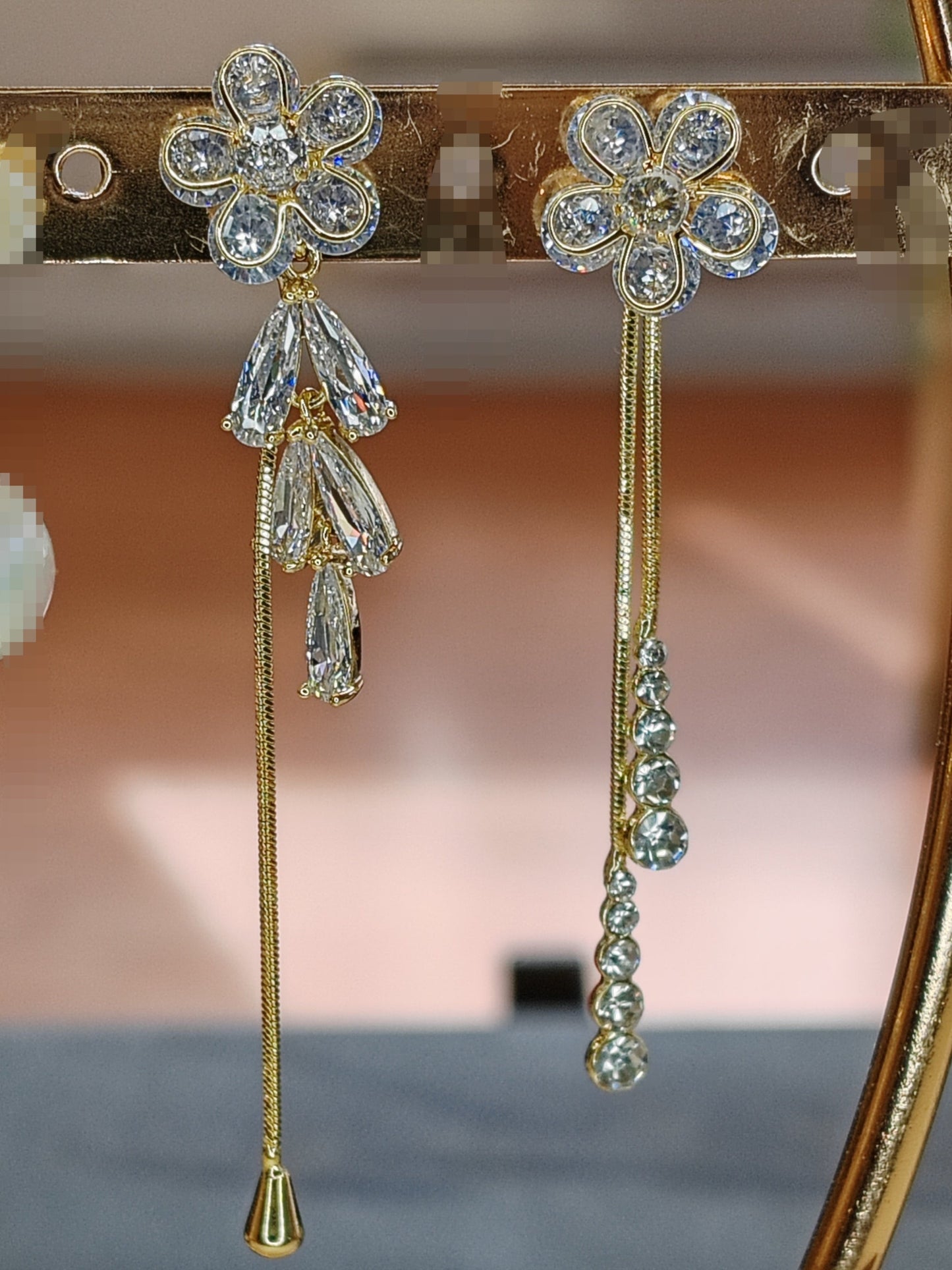 Boucles d'oreilles dépareillées et asymétriques Vogue N°8