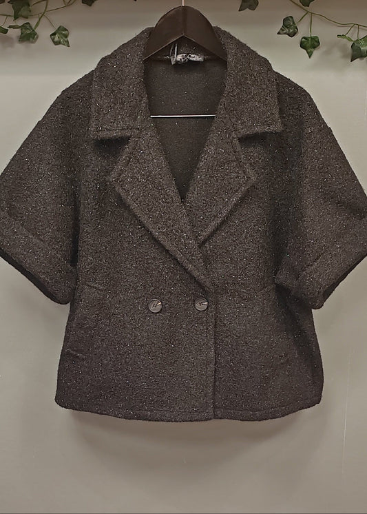 Veste manche courte noire – Élégance intemporelle et style moderne Vogue N°8