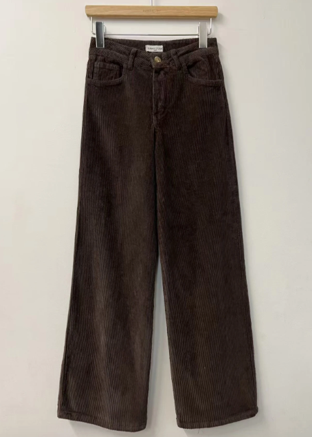 Pantalon large en velours Marron pour femme – Élégance, confort et style Vogue N°8