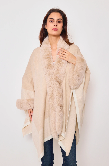 Poncho FOURRURE en Laine Ky Création