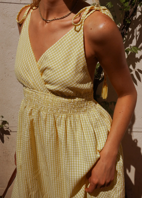 Robe midi jaune pastel avec bretelles fines