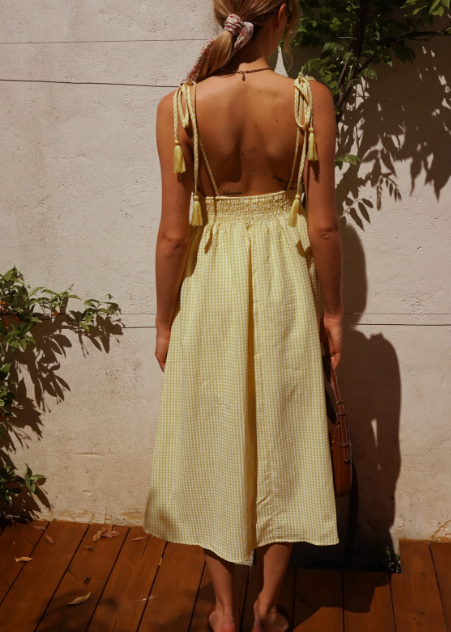 Robe midi jaune pastel avec bretelles fines