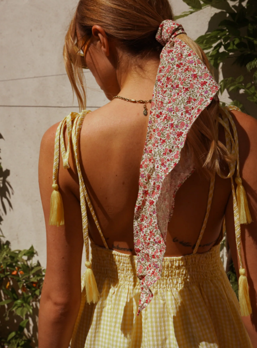 Robe midi jaune pastel avec bretelles fines