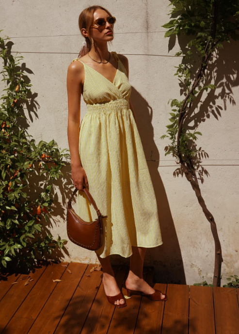 Robe midi jaune pastel avec bretelles fines