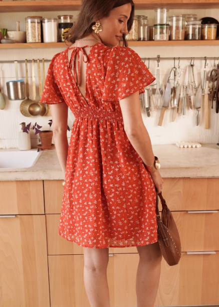 Robe rouge courte imprimée à manches volantées