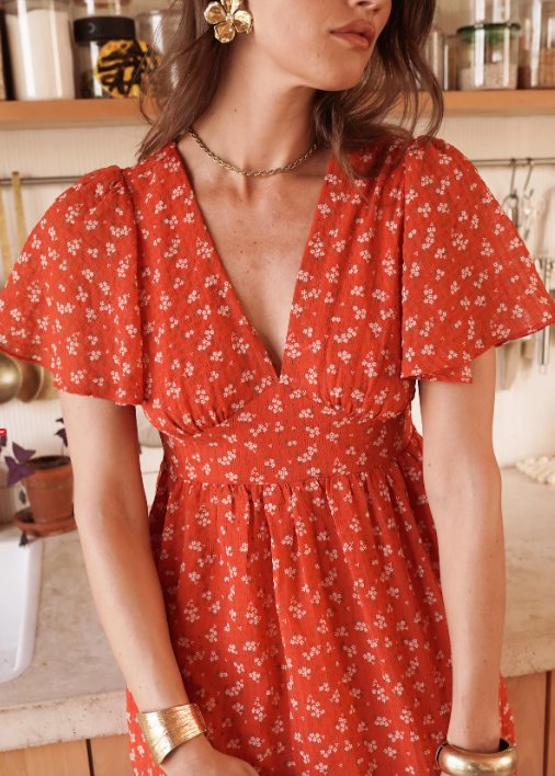 Robe rouge courte imprimée à manches volantées
