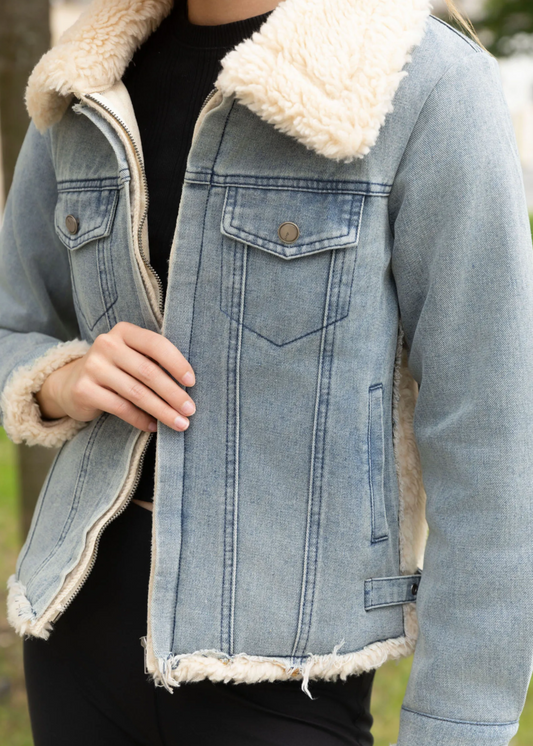 Blouson en denim FELICIE avec col en fourrure synthétique pour un look chic et confortable Ciminy