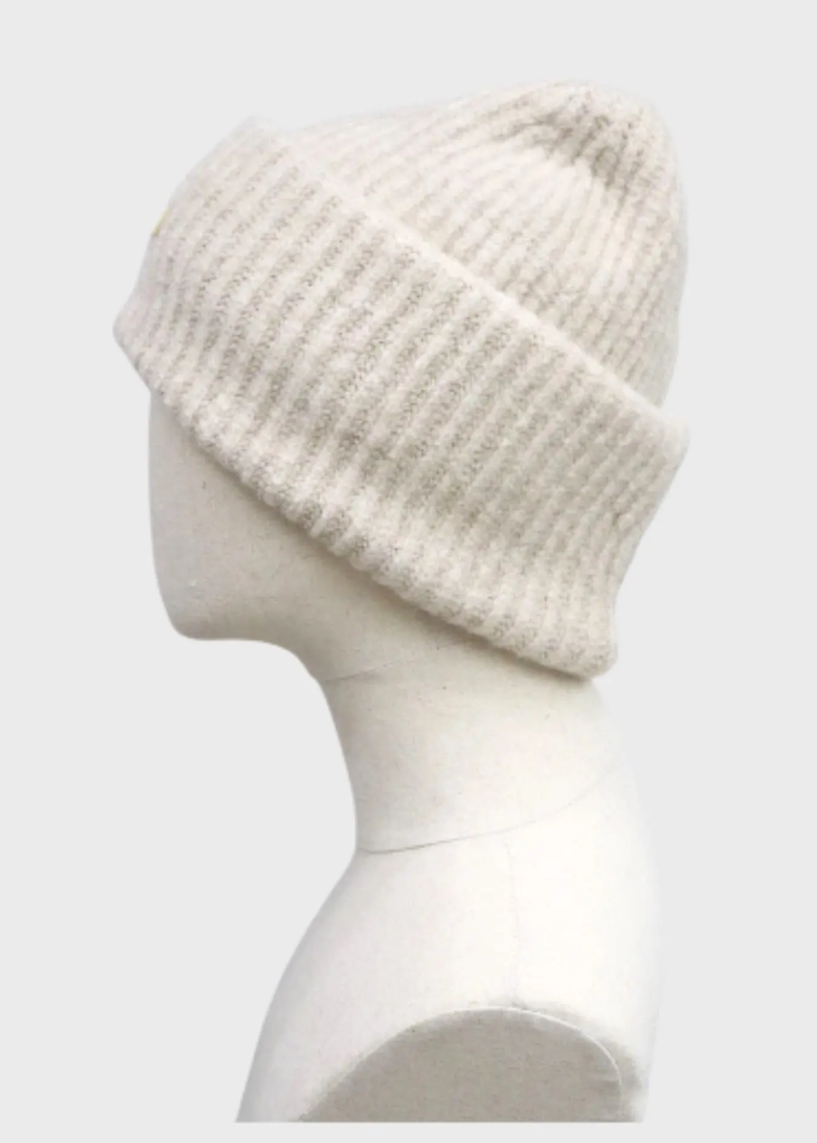 Bonnet en maille couleur uni – Accessoire chaud et sobre pour l’hiver Vogue N°8