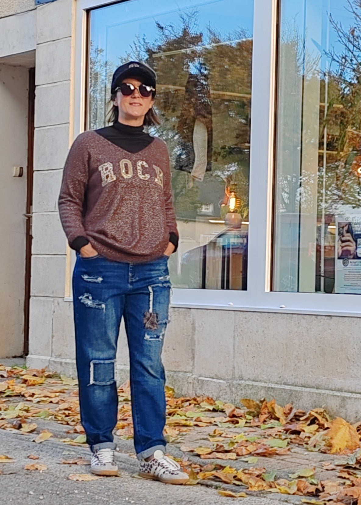 Pull choco brillant motif rock – Style audacieux et tendance Vogue N°8