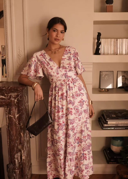 Robe longue imprimée cachemire – Élégance bohème.
