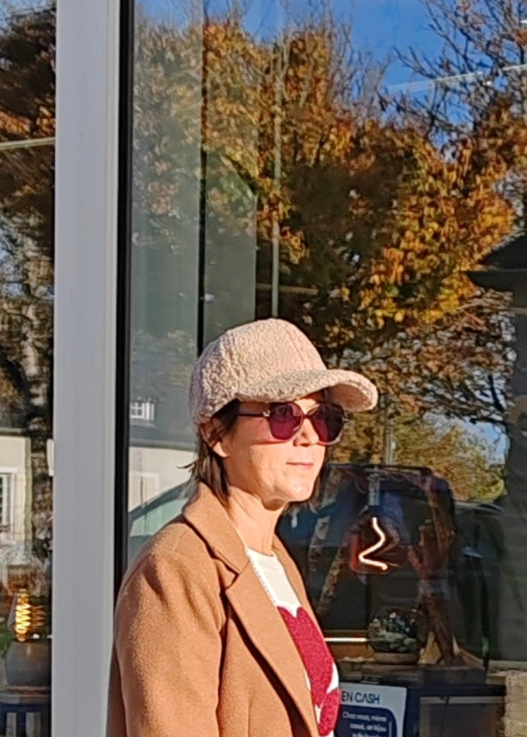 Casquette effet mouton moumoute – Chaude, douce et tendance pour l’hiver Vogue N°8