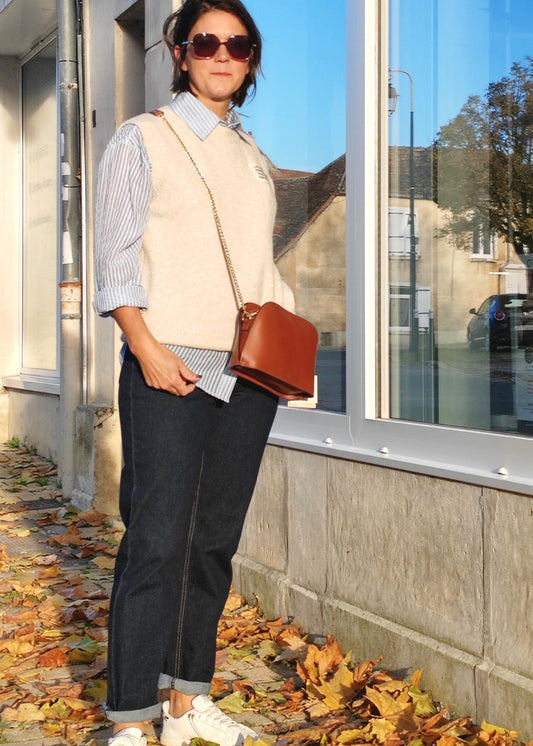 Pull sans manches, élégante ouverture au dos avec boutons By Clara