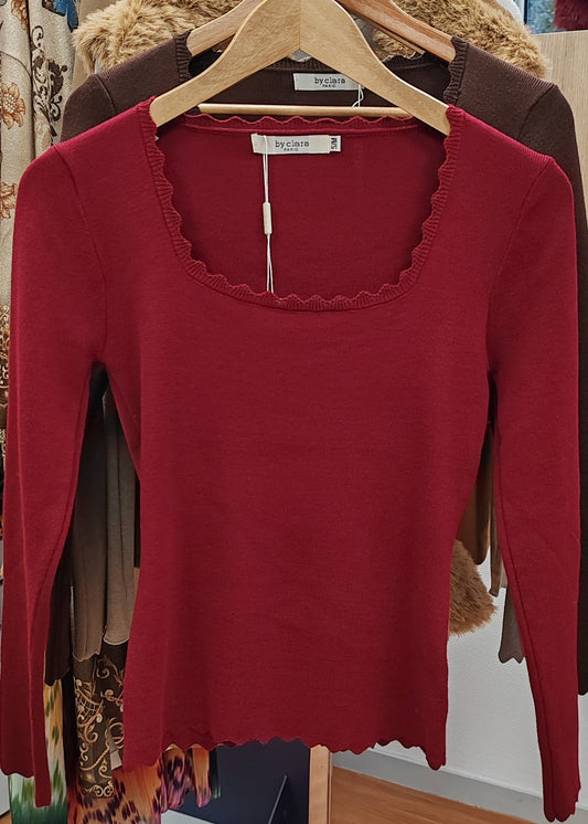 Pull en maille près du corps, col carré, Bordeaux By Clara