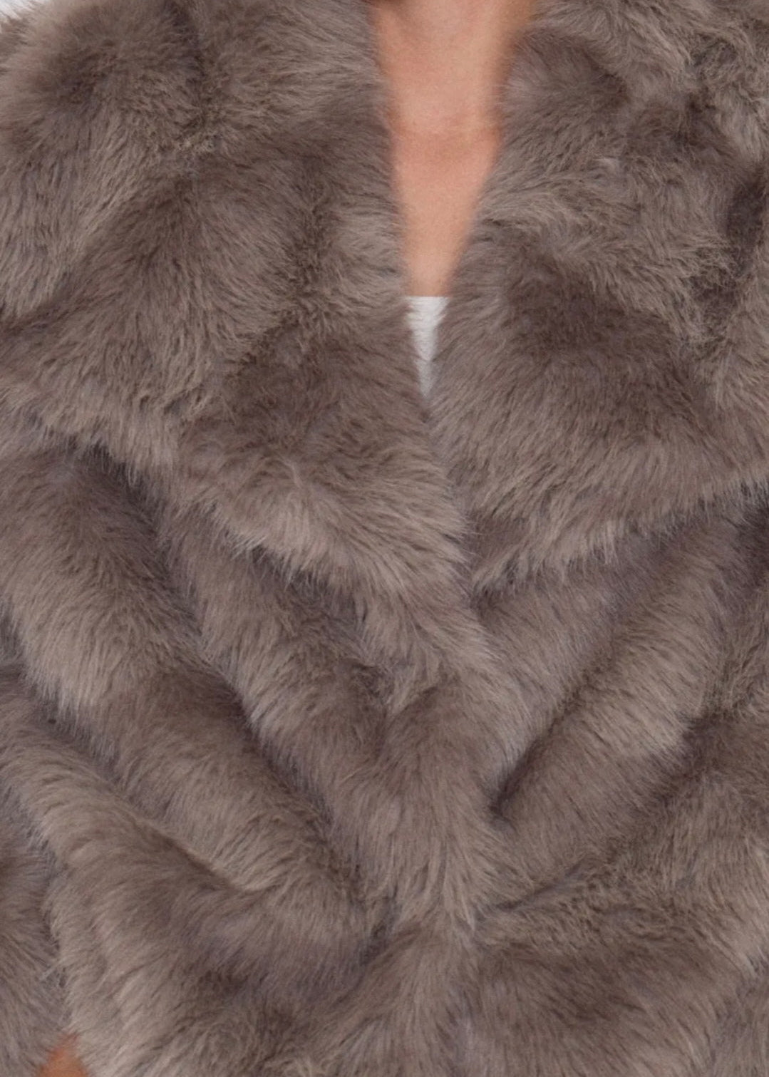 Veste en fausse fourrure femme-chic Vogue N°8