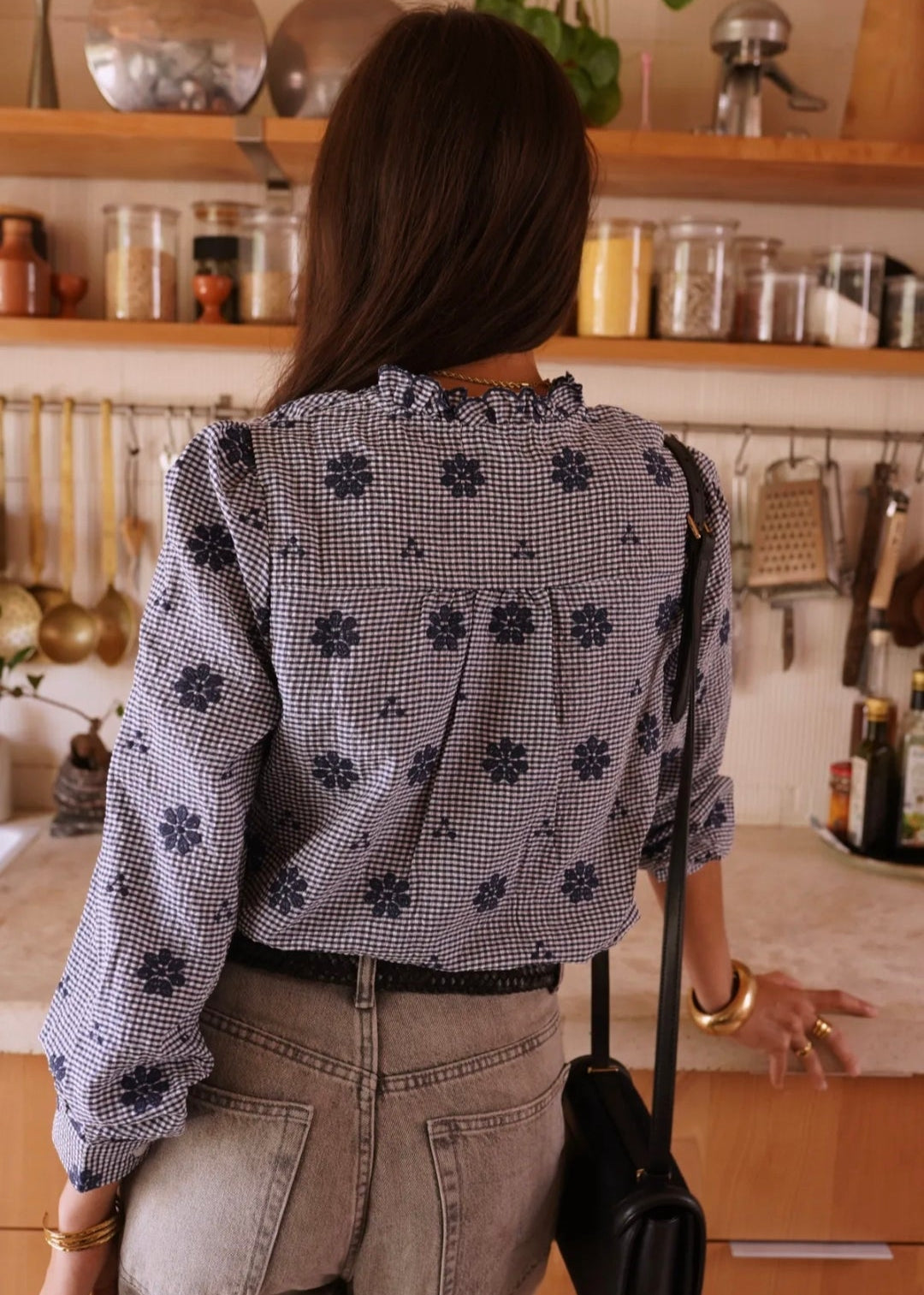 Blouse Bleu à broderies florales - élégance discrète et féminine