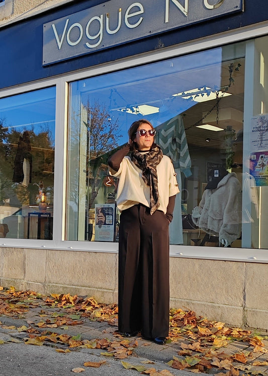 Pull à manches courtes décontracté avec boutons métallisés – Style chic et confortable Vogue N°8