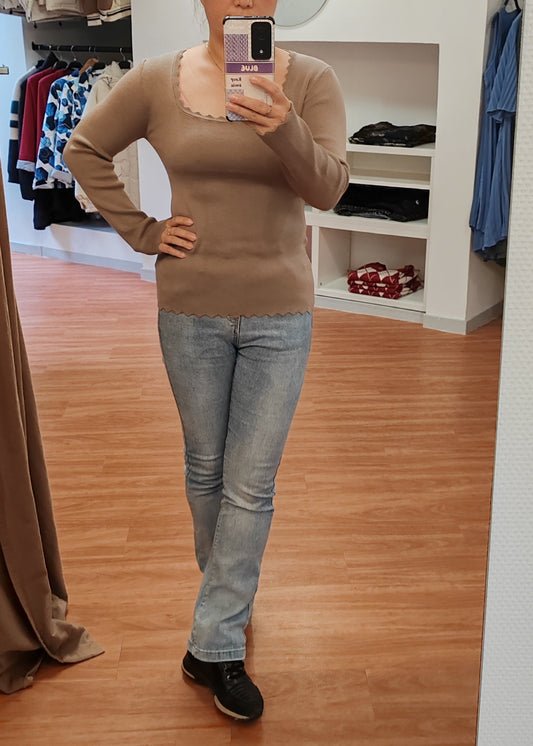 Pull en maille près du corps, col carré, Taupe