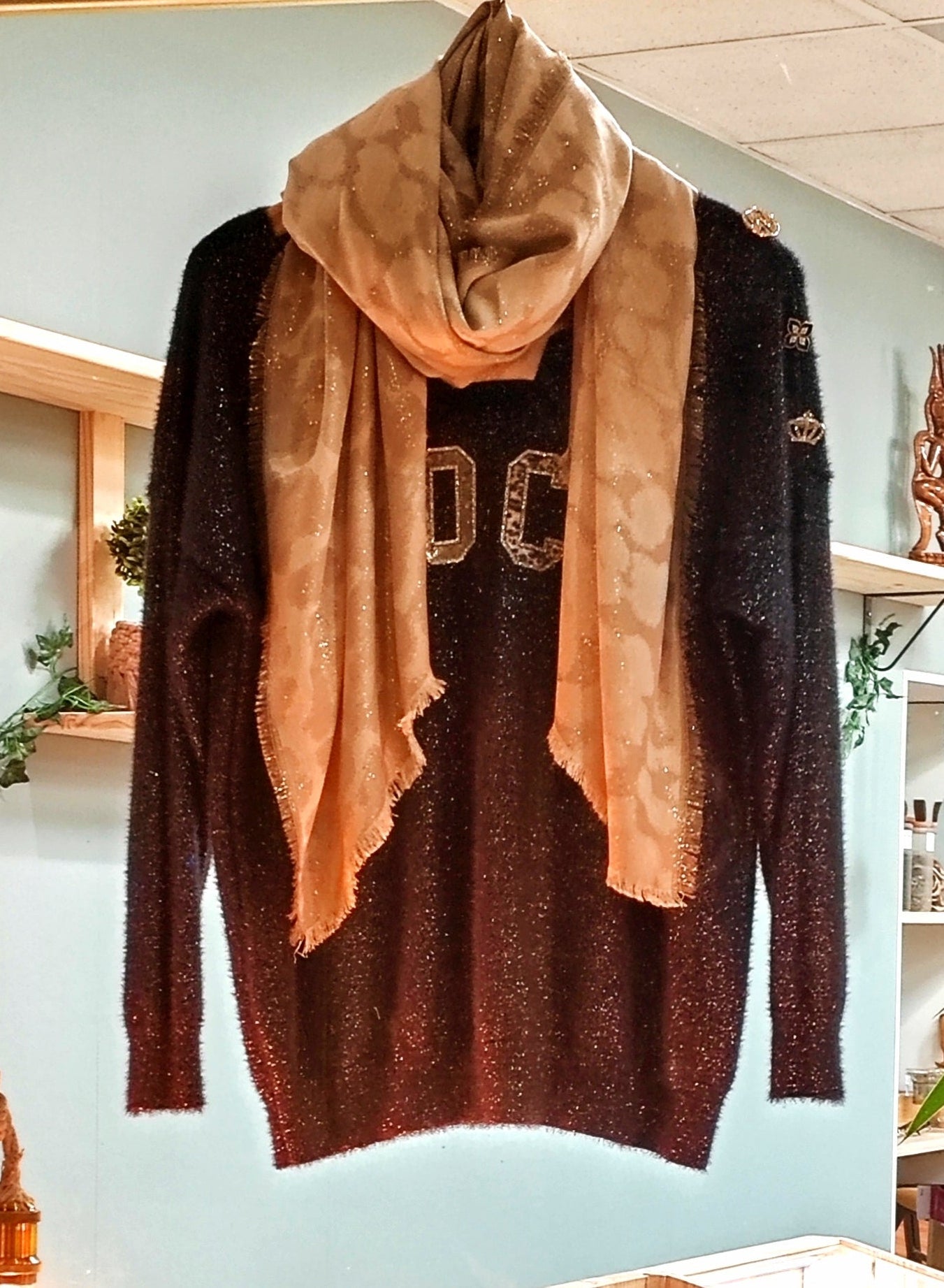 Pull brillant noir motif ROCK Vogue N°8