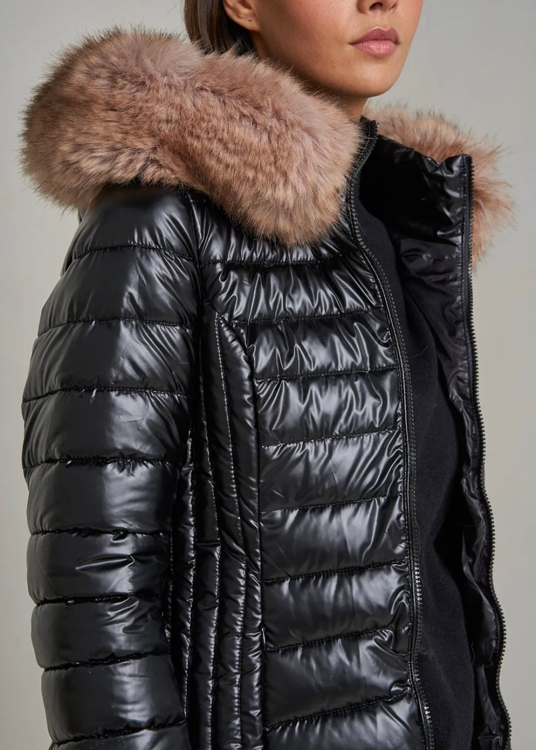 Doudoune cirée noire cintrée avec capuche – Doudoune femme élégante et imperméable Vogue N°8