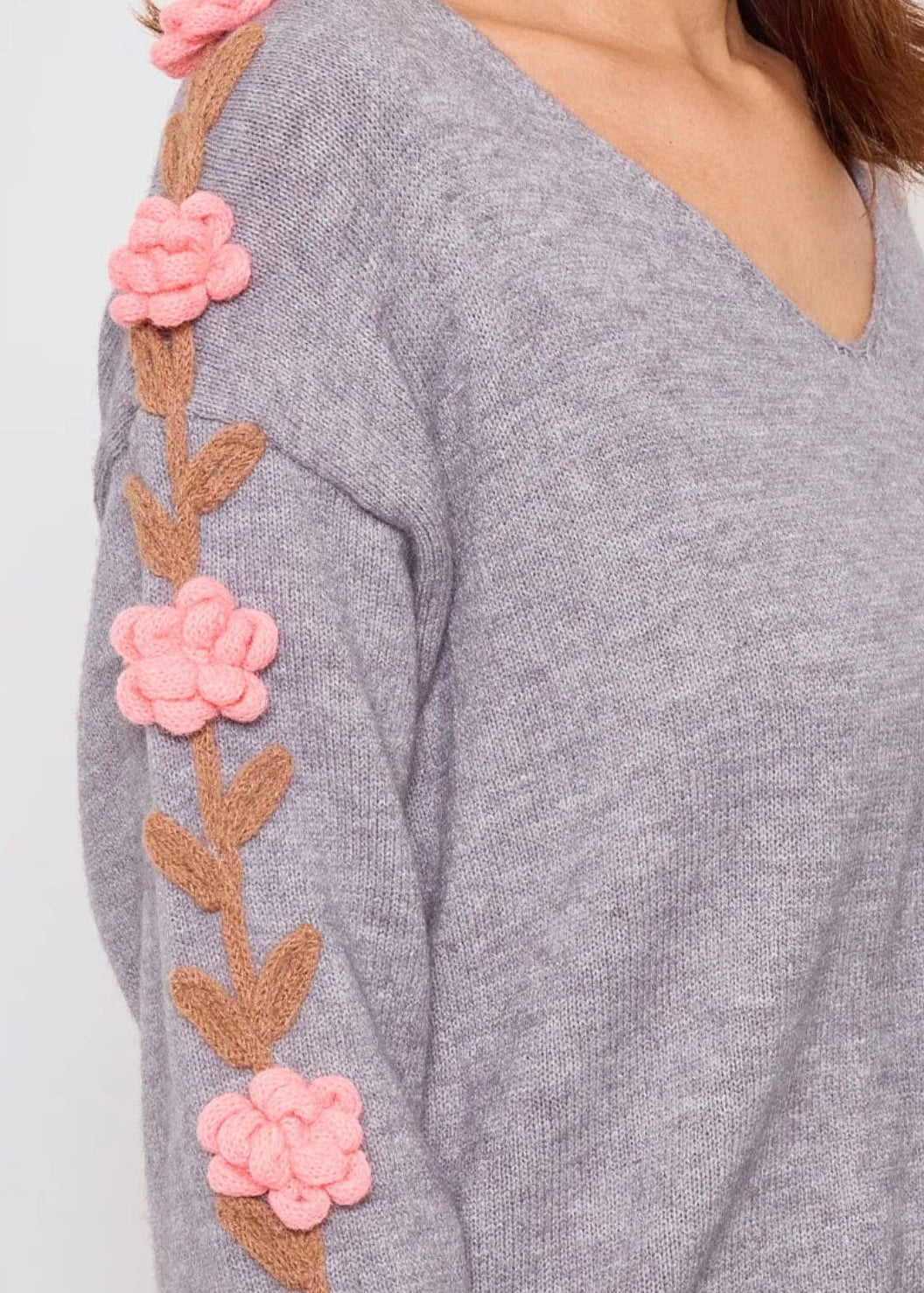 Pull col V avec fleurs sur les manches – Élégant & féminin