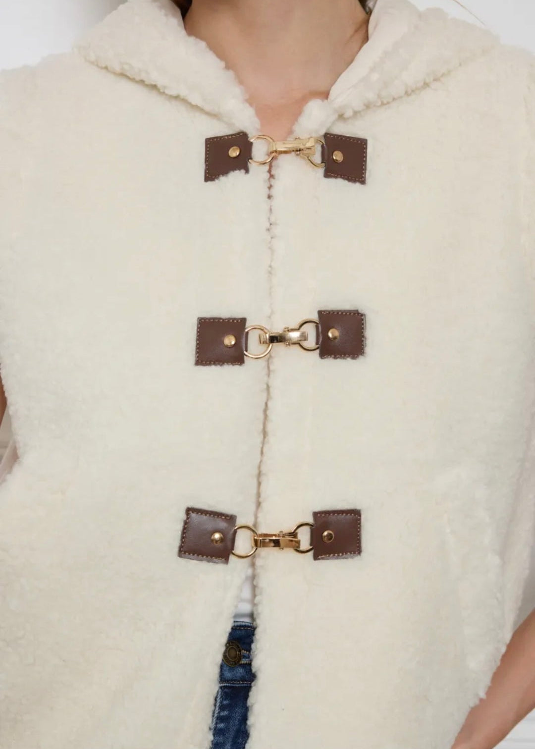 Gilet effet moutons sans manche choco/écru By Clara