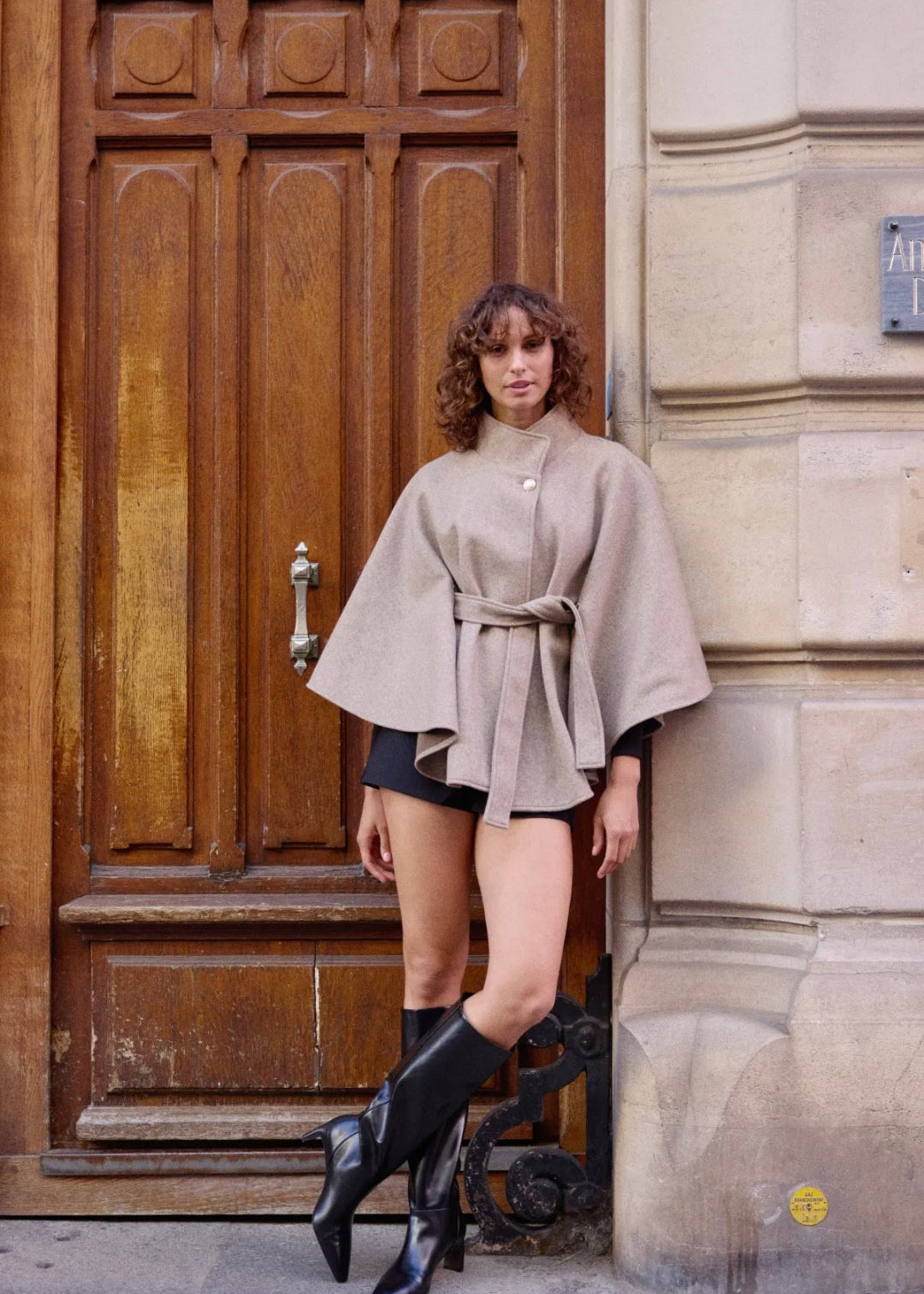 Cape en lainage avec ceinture et col montant Ky Création