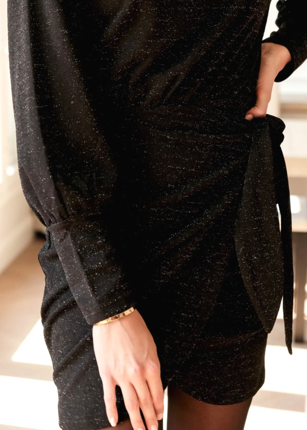 Robe Noir col V avec grand Noeud Vogue N°8