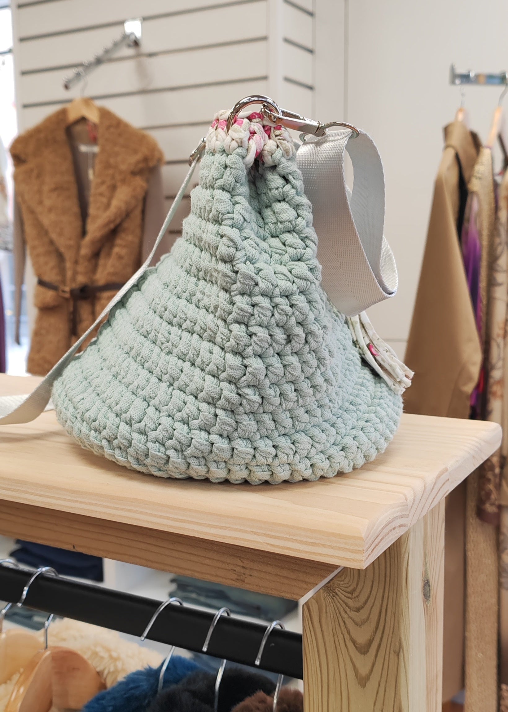 Sac à main au crochet Bleu turquoise&Pompon Vogue N°8