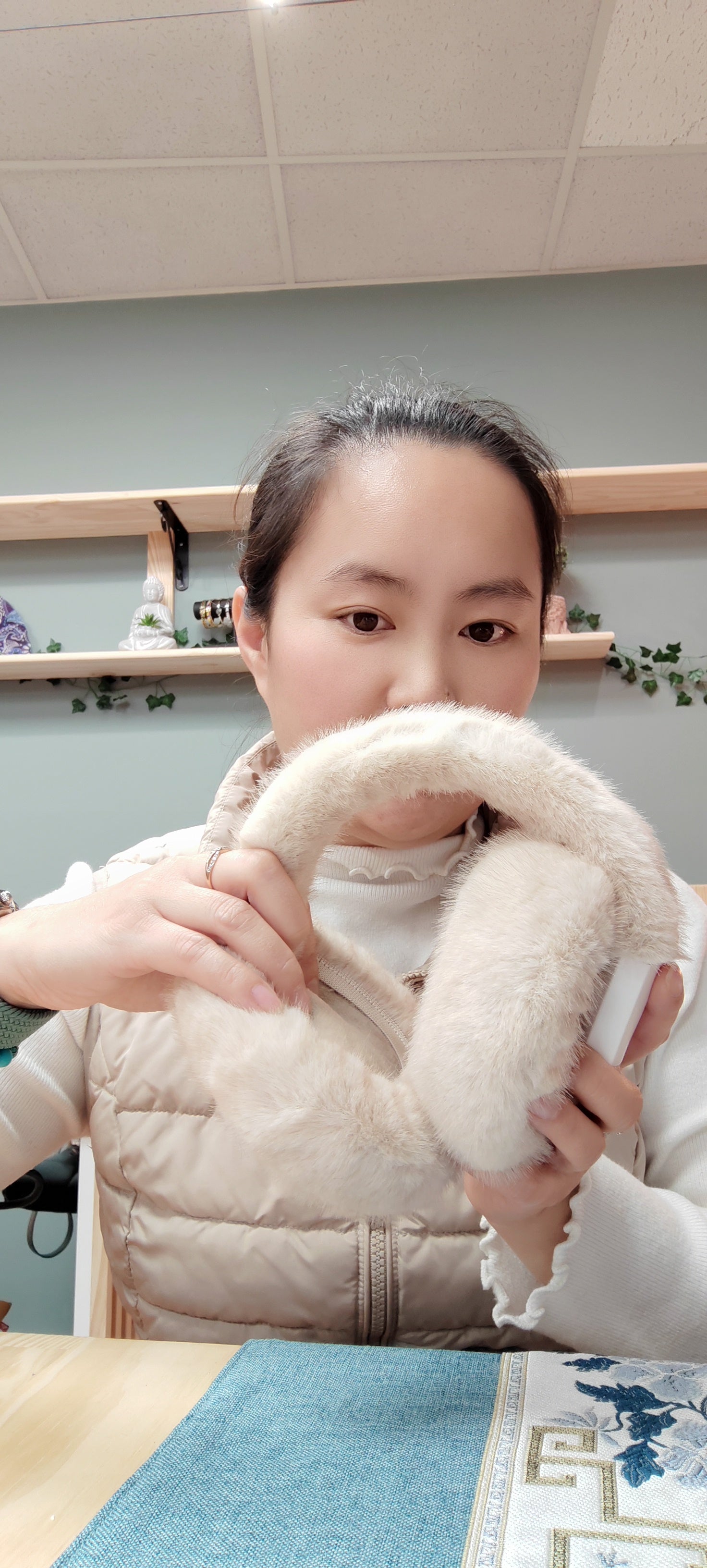 Cache oreilles en fausse fourrure Vogue N°8