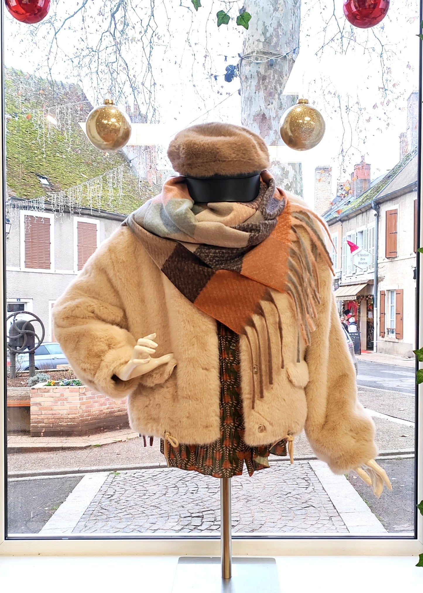 Écharpe à carreaux femme – Élégante & chaude pour l’hiver Vogue N°8