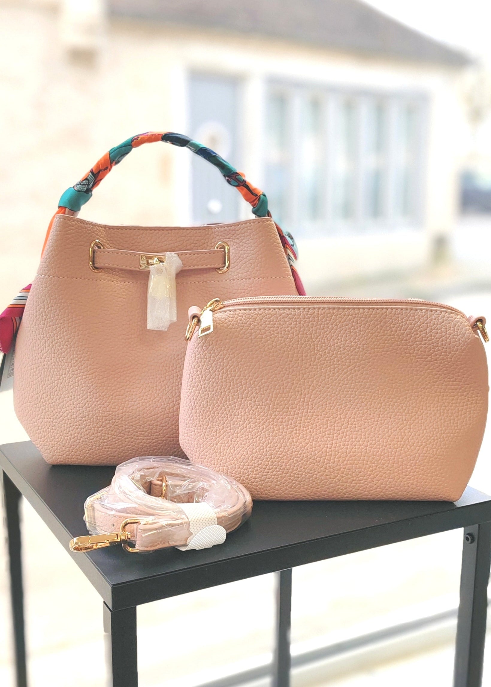 Sac à main avec ruban coloré noué sur la poignée – Accessoire tendance Vogue N°8