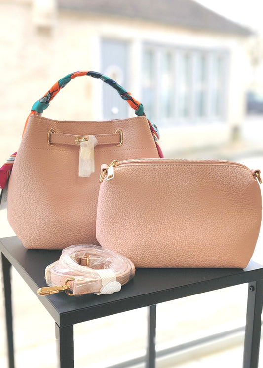 Sac à main avec ruban coloré noué sur la poignée – Accessoire tendance Vogue N°8